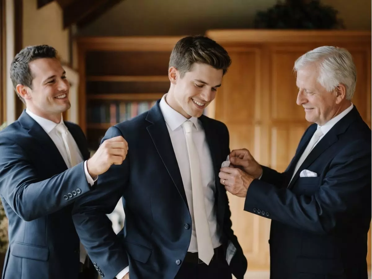 combinação de trajes para noivo, padrinhos e pais dos noivos